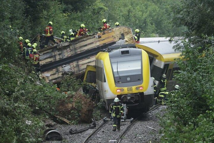 德國西南火車脫軌事故　至少已3死50傷多命危