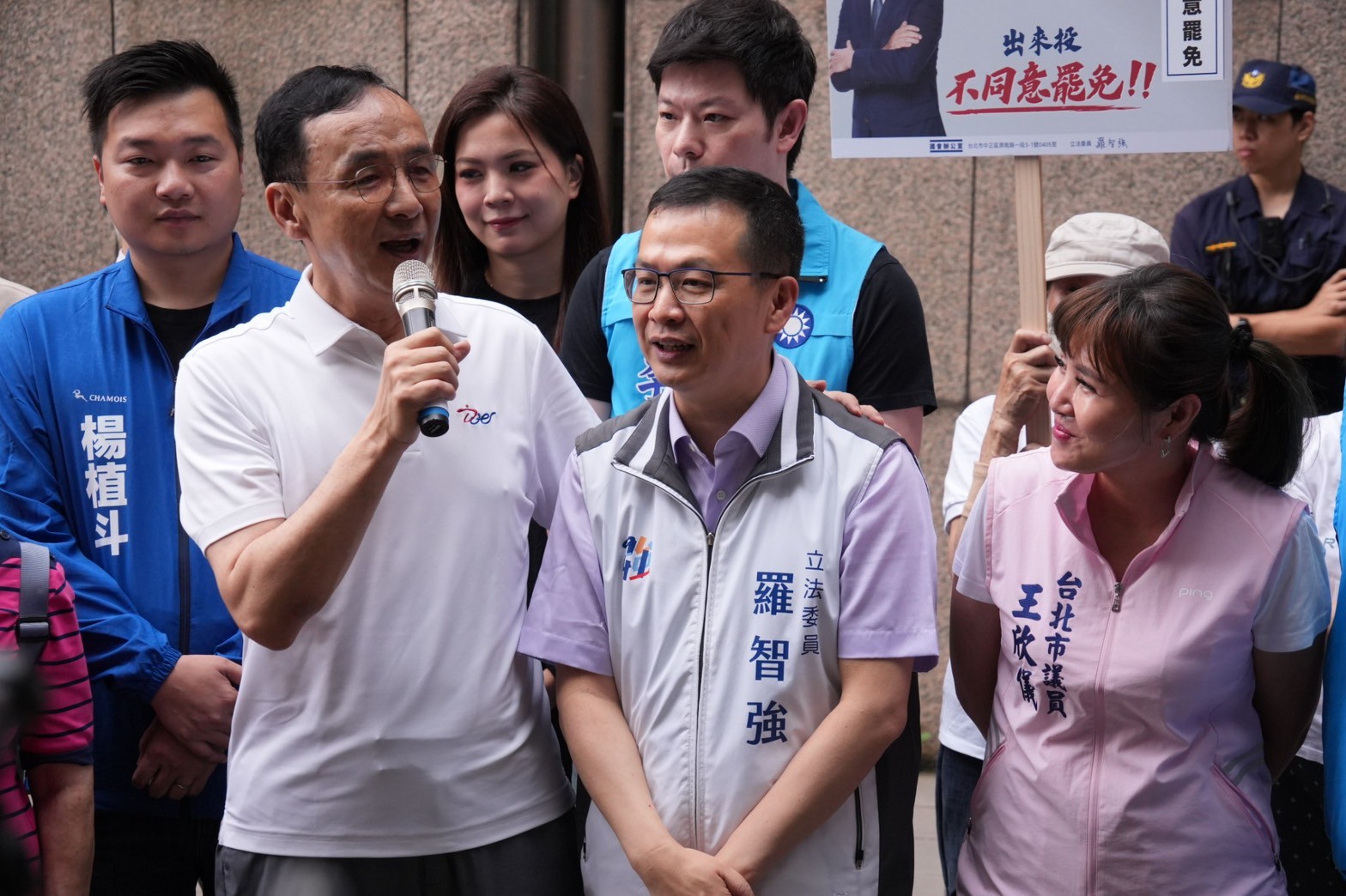 羅智強啟動「反惡罷」百場街頭宣講 朱立倫現身站台