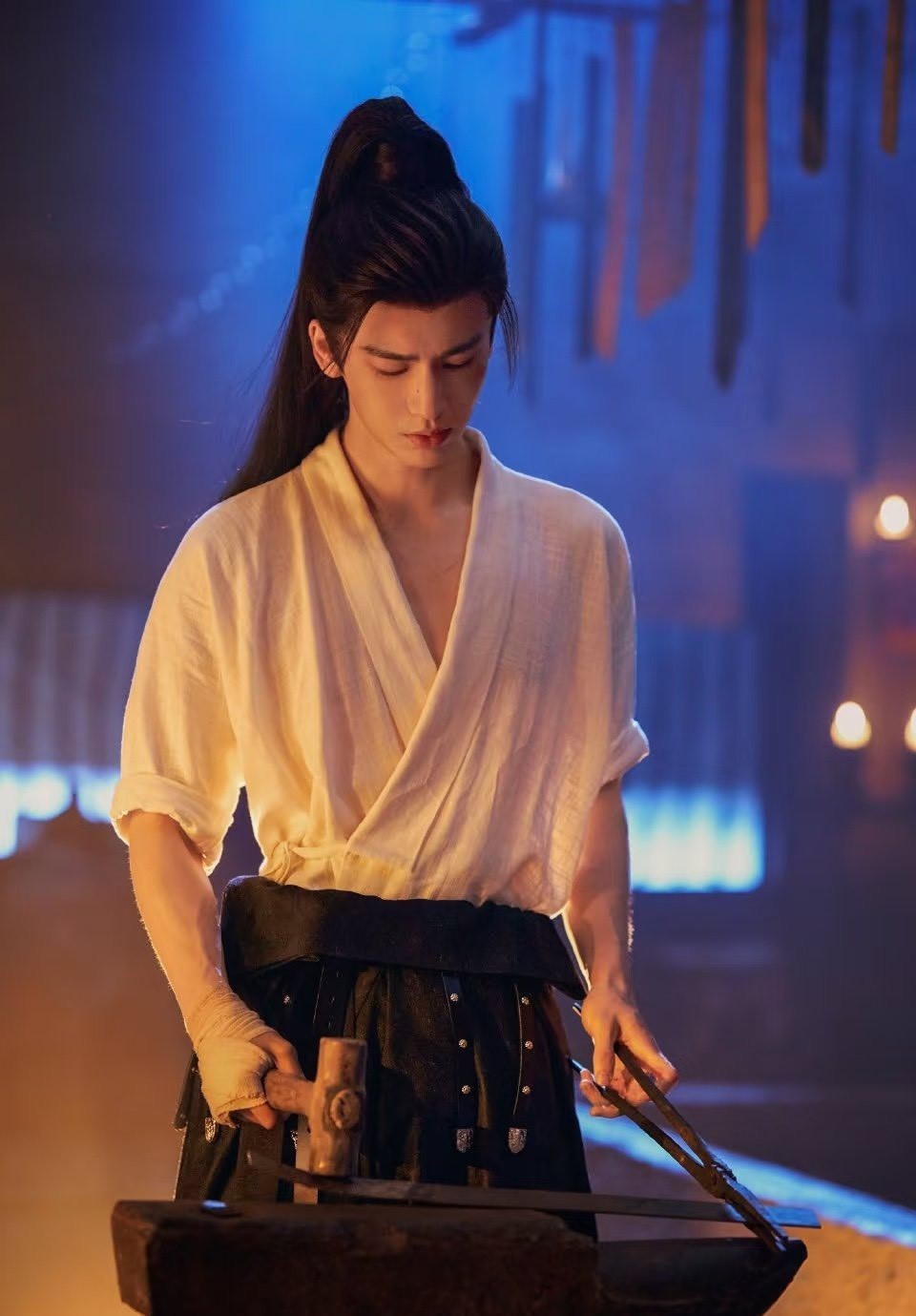 張凌赫為《逐玉》角色投入不少努力，包括減重約8公斤、穿著重裝拍攝打戲等。圖/取自劇照