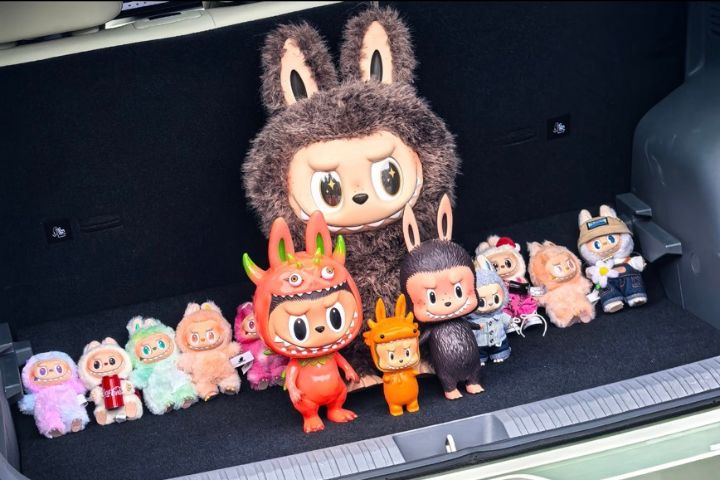 行業從被賦予投機商品，逐步回歸為情緒與設計買單的消費品。圖/取自初曉梅微博