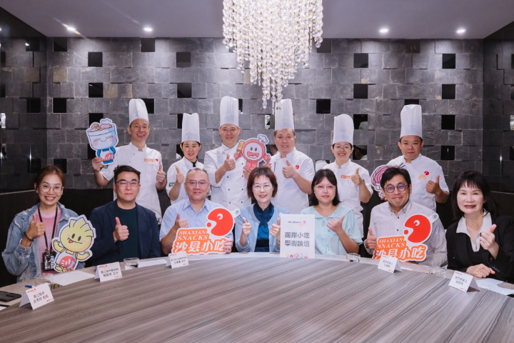 兩岸餐飲與文化專家進行主題對談，探討美食下的歷史與文化。圖/取自創鑫生機