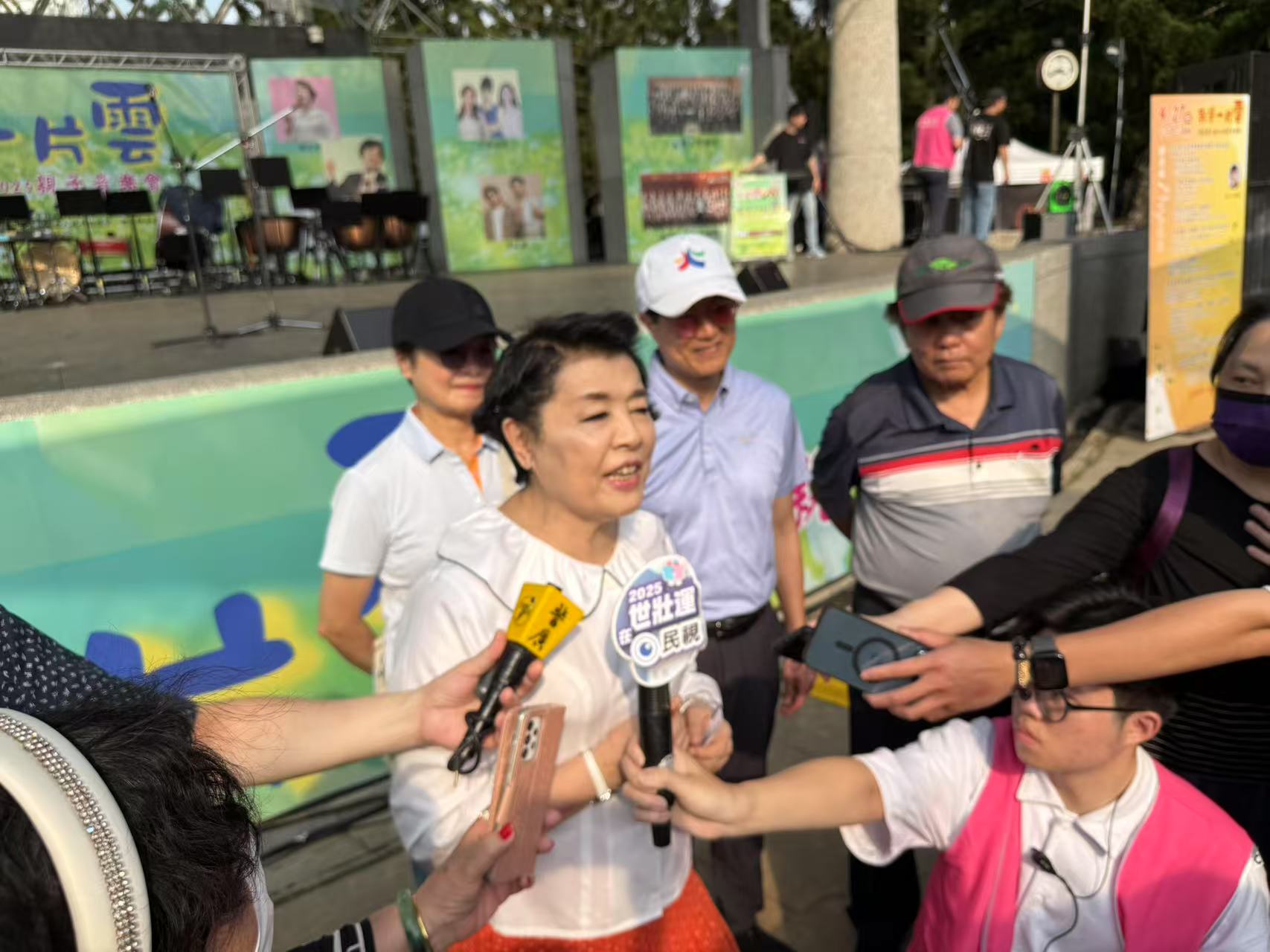 簡文秀董事長接受媒體訪問闡述幫助弱勢團體與保護生態的重要。圖/張蔭泉攝
