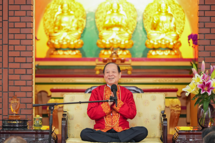 禪宗第八十五代宗師悟覺妙天禪師主持關西慈航觀音禪寺點亮菩提心燈大法會,為觀世音菩薩聖誕祝壽並開示說法。圖/關西慈航觀音禪寺提供