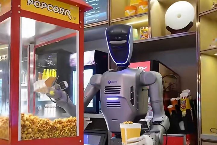 機器人單日可連續運作14小時,獨立完成超過1,000杯爆米花的製作與銷售。圖/取自財聯社影片