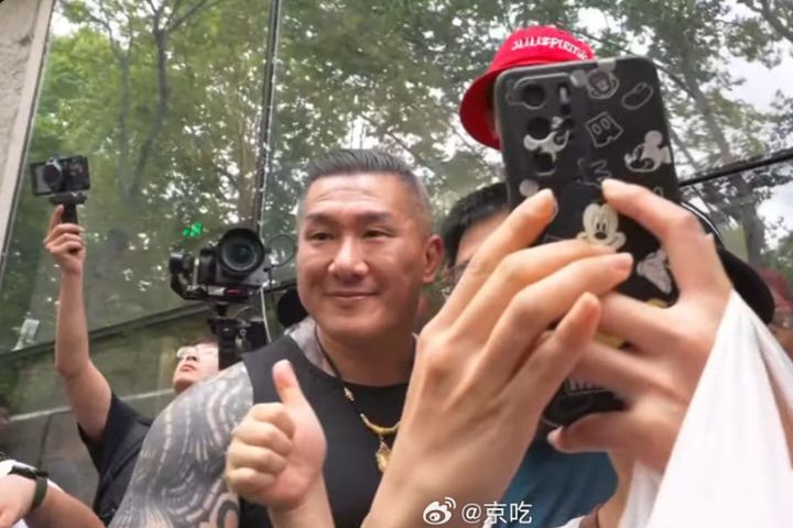 館長杭州行受到民眾熱烈歡迎。圖/取自京吃微博