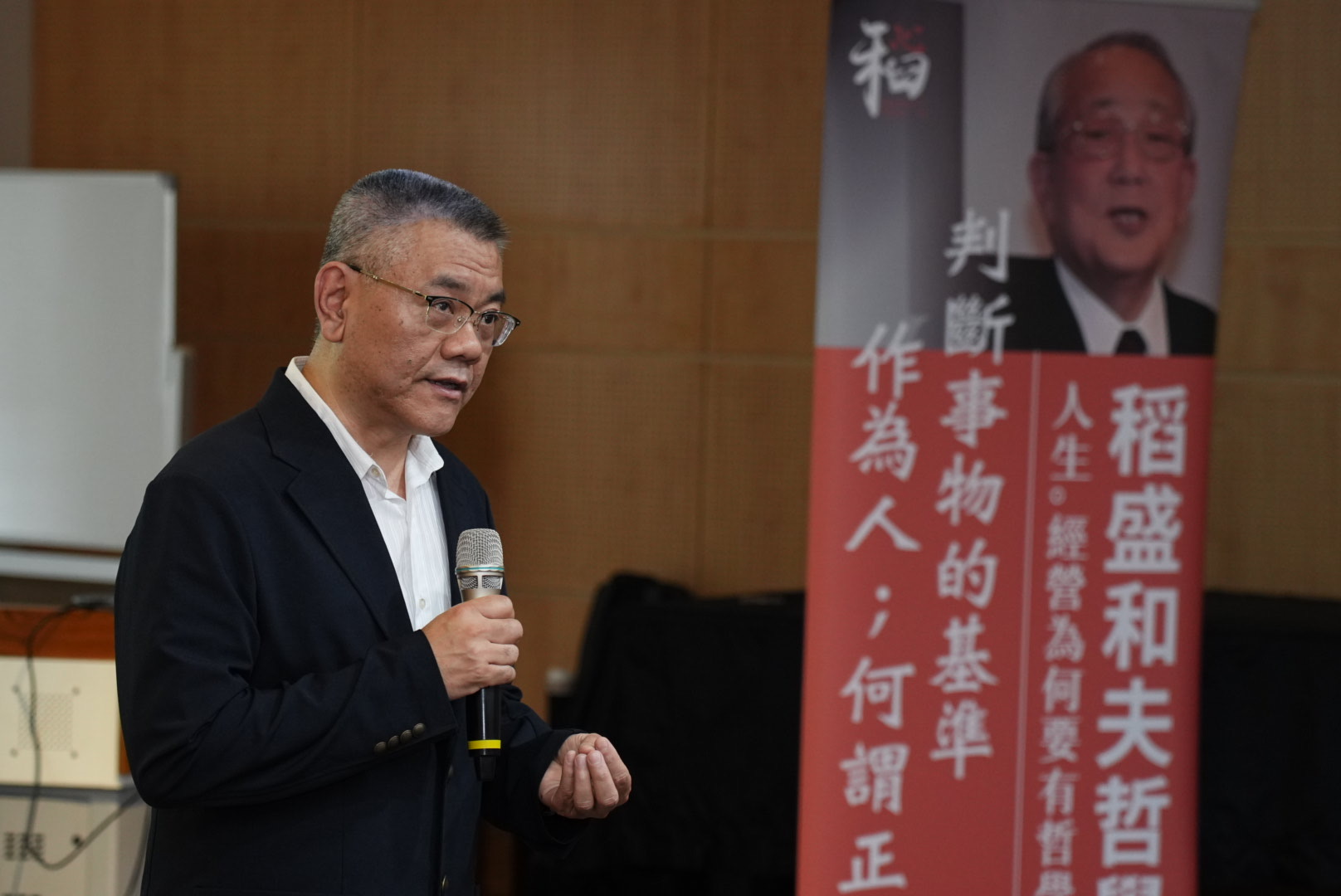 黃榮仁指出，「創造性工作」的內涵之一，是做一件對自己有意義而且能幫到他人的事情。圖/記者陳思豪拍攝