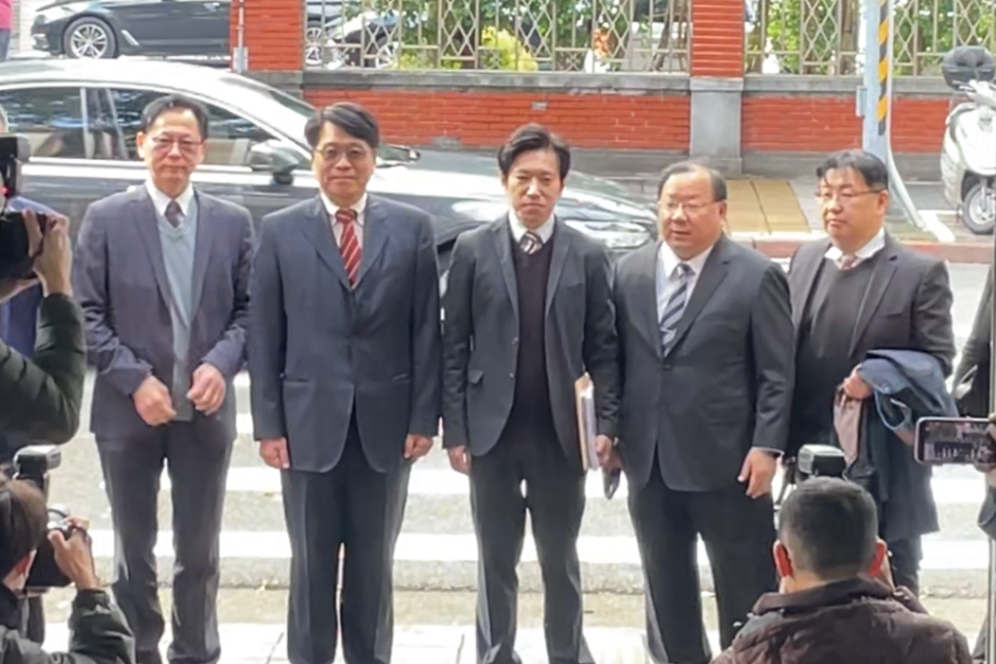 行政院秘書長張惇涵23日率中選會委員被提名人赴民眾黨立法院黨團拜會。圖/記者洪子苓攝