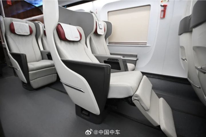 CR450具備更高能效、更穩安全性的技術標準，還有豪華的商業座位。圖/取自中國中車微博