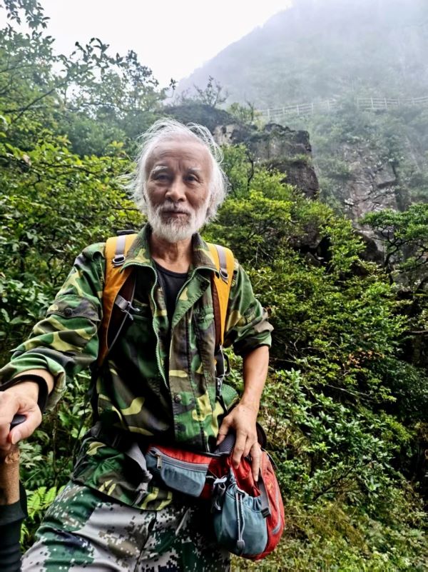 陳遠輝一直守在莽山，持續追蹤莽山原矛頭蝮的族群變化。圖/取自《新京報》