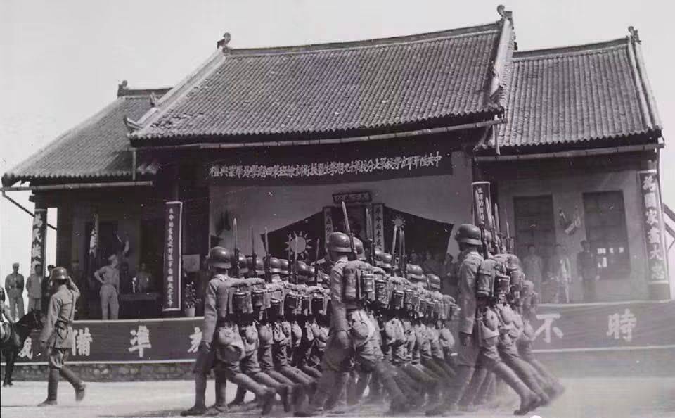 中央陸軍官校第七分校(王曲軍校)第十九期學生畢業典禮。圖/作者提供