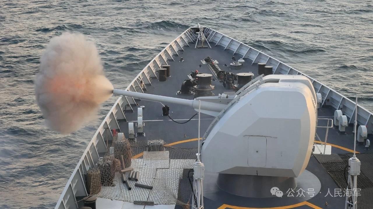 近日，東部戰區艦隊在東海演練岸轟。圖/取自人民海軍