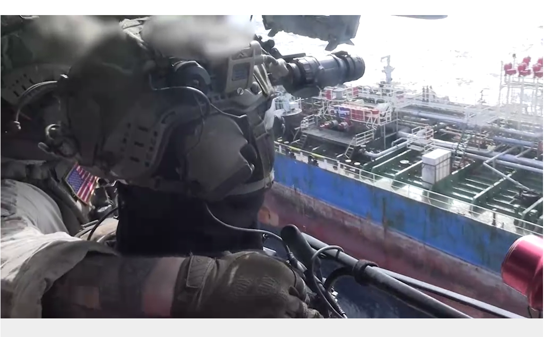 美軍5 月份在波斯灣攔檢伊朗油輪。圖/取自美國中央司令部