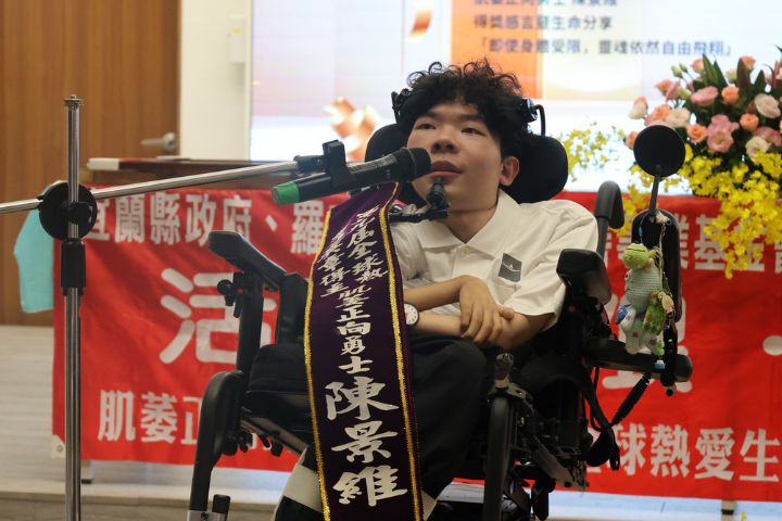 現任Wheelchair維兒洽整合行銷創辦人的陳景維，人生大部分時間須與病痛對抗。圖/周大觀文教基金會提供