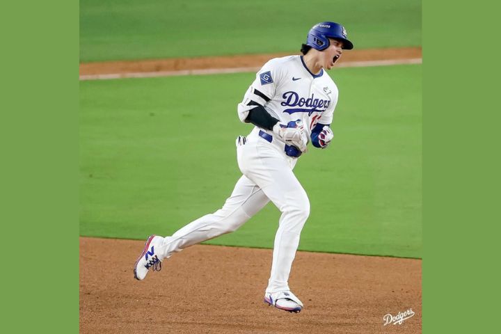 大谷翔平在世界大賽第3戰火力全開,單場4支長打、2發全壘打點燃道奇攻勢。圖/取自道奇 IG