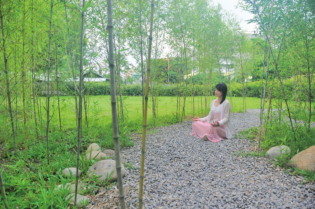 在禪定中，可透過腹部呼吸提升氣的品質，將其轉換成生命能量。圖/禪天下雜誌提供