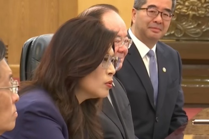 鄭麗文指出，要尋求兩岸防止戰爭的制度性解決方案。圖/取自鳳凰衛視