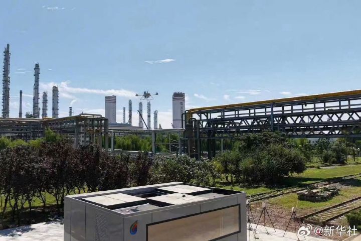 隨著無人機應用範圍擴大，如何兼顧產業發展、飛航安全及公共秩序，成為大陸當局的治理課題。圖/取自新華社微博