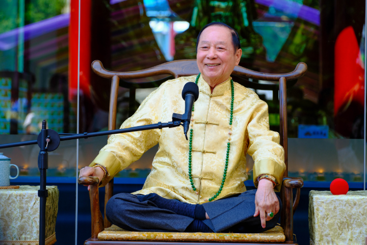 禪宗第八十五代宗師悟覺妙天禪師主持南投埔里大梵寺祭天大典，並為信眾開示。