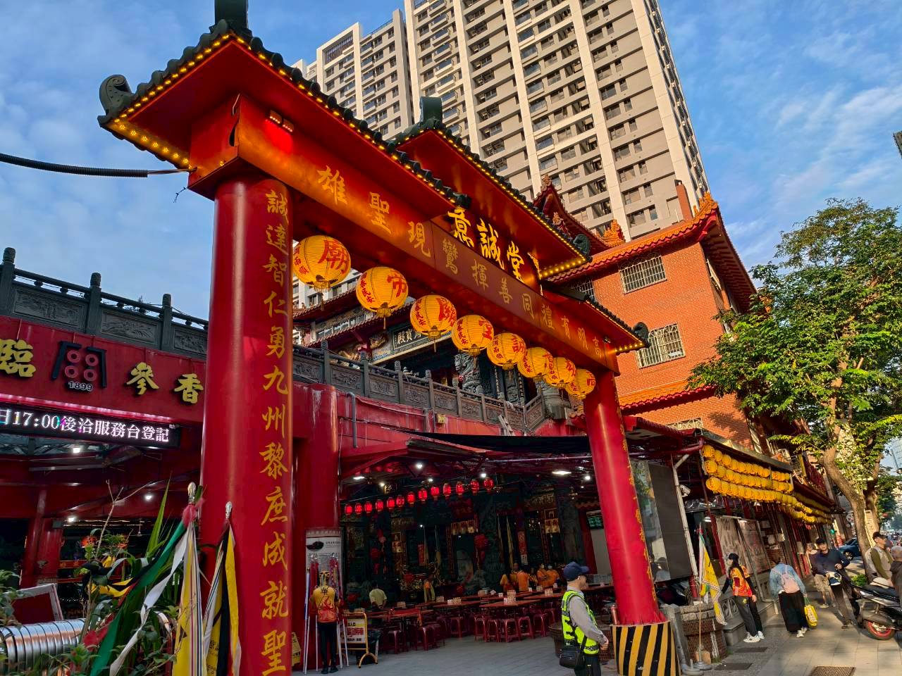 位於高雄市鬧區的異誠堂。圖/衣冠城攝