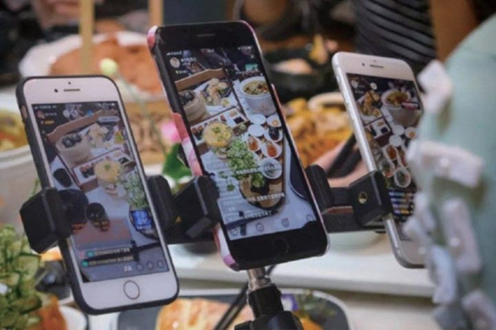  短時間內大量同城探店帳號湧現，對餐飲生態形成類似「蝗蟲效應」。圖/取自《消費日報》