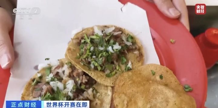 墨西哥街頭隨處可見的國民美食塔可(Taco),成為當地店家寄予厚望的2026世界盃的觀光產品。圖/取自央視