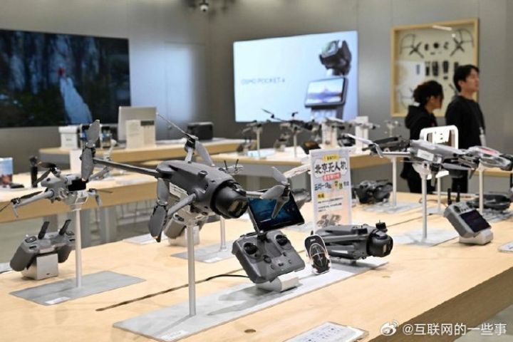   大陸無人機龍頭大疆陸續下架北京所有實體門市產品，並停止電商平台向北京地址配送無人機商品。圖/取自互聯網的一些事微博