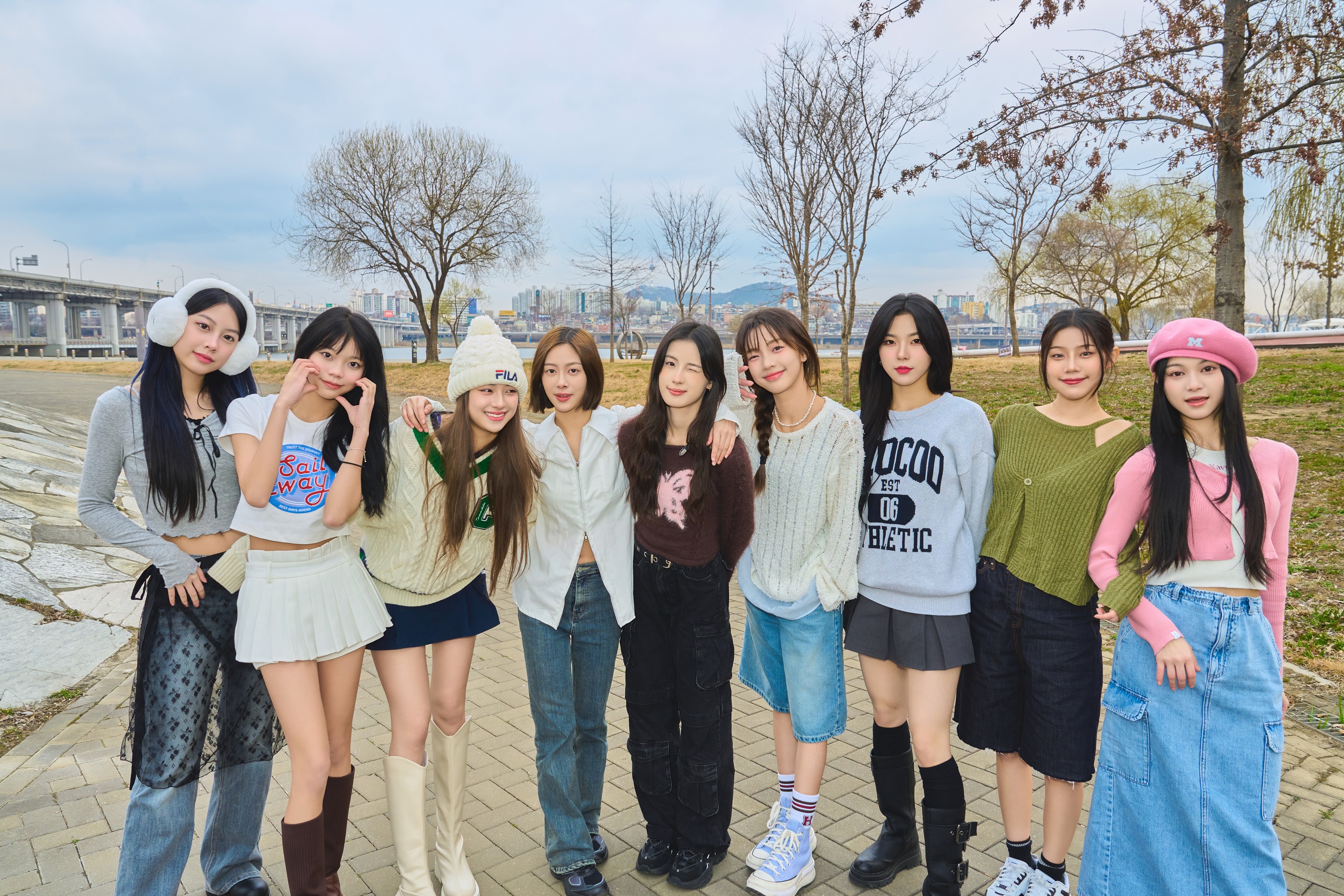 GENBLUE幻藍小熊，左起BIDO、Vicky、Nico、XXIN、毓、采甄、Ayeon、容容、許媛媛。圖/天空娛樂提供