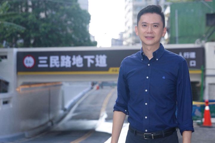 美麗島電子報17日發函竹北市長鄭朝方辦公室，要求確認是否為竹東豪華農舍隱名共有人。圖為鄭朝方。圖/取自鄭朝方臉書