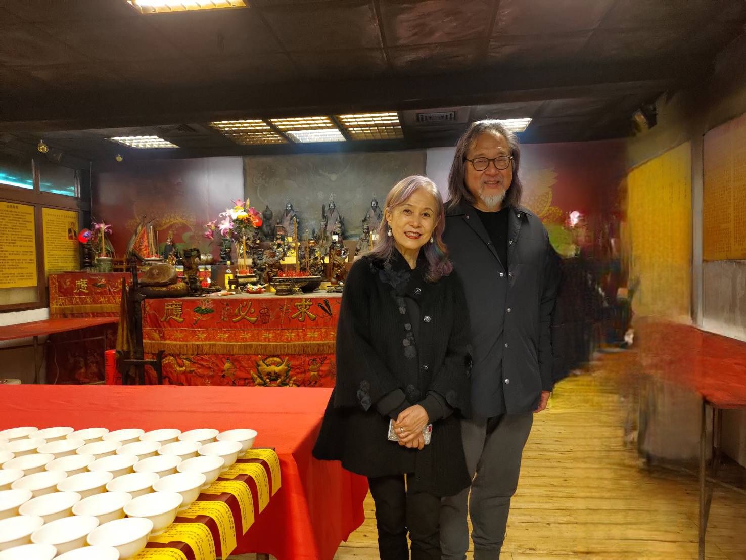 知名舞台劇導演賴聲川、丁乃竺夫婦，也親臨姜太公道場位女婿祈福。圖/姜太公道場提供