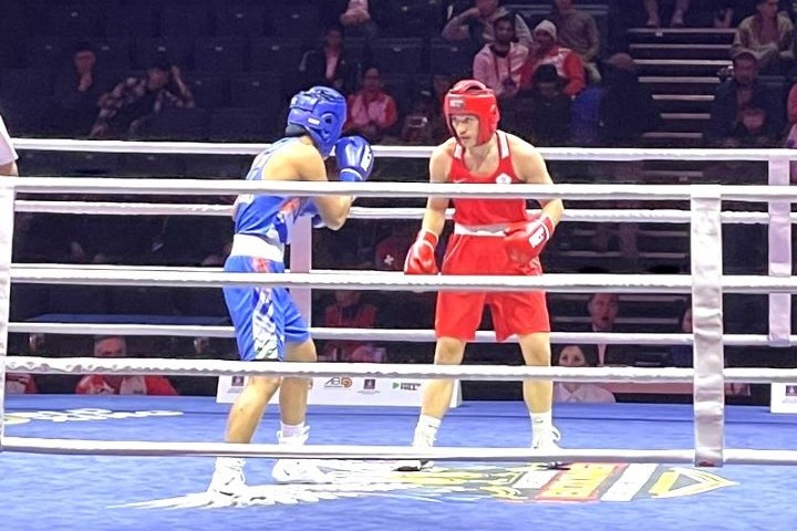   台灣女子拳擊好手陳念琴（右）6日在2026蒙古亞錦賽65公斤級4強戰登場。圖/中華民國拳擊協會提供、中央社