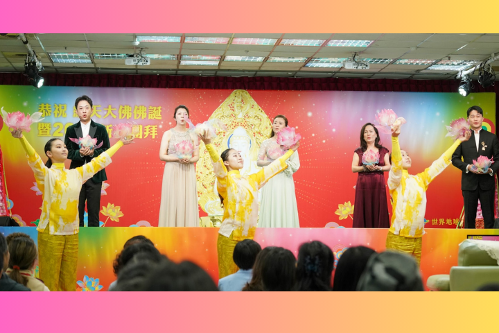 葆舞壂與五位聲樂家演出何真真譜曲的妙天禪師法語《一世成佛頌》。