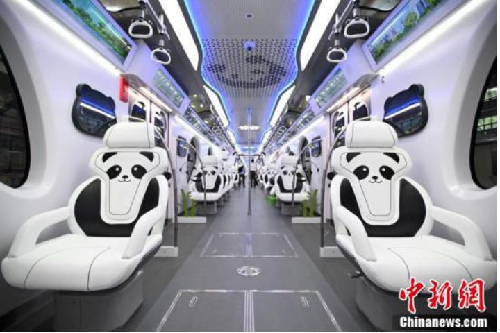 「貓熊主題列車」整體設計風格活潑可愛，充滿童趣與文化辨識度。圖/取自中新網