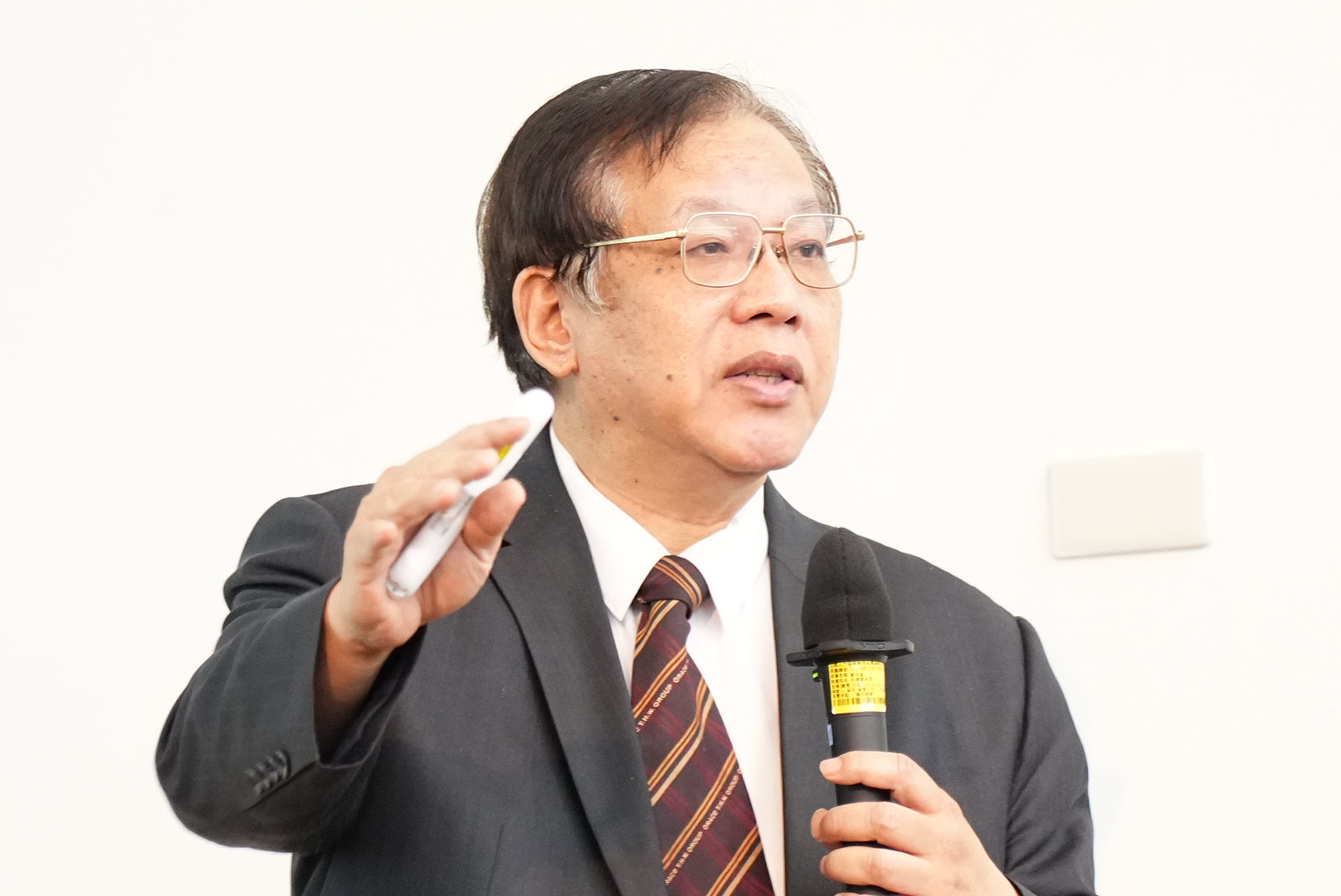 台大經濟系名譽教授林建甫13日指出，台灣不應該搶先與美國進行關稅談判。圖/記者陳思豪攝