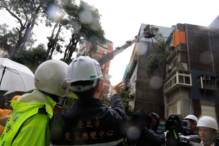 張善政指出，這次颱風來襲，台北多處發生路樹倒塌情況，不能因為政治攻擊，就不敢做出正確的決定。圖/取自蔣萬安臉書