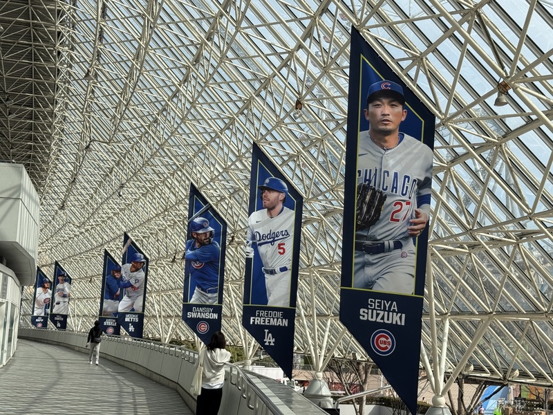 美國職棒大聯盟MLB洛杉磯道奇隊與芝加哥小熊隊進行海外賽。兩隊共有5名日籍選手，包括大谷翔平、山本由伸、佐佐木朗希、今永昇太、鈴木誠也，被視為日本選手「回娘家」。圖/中央社