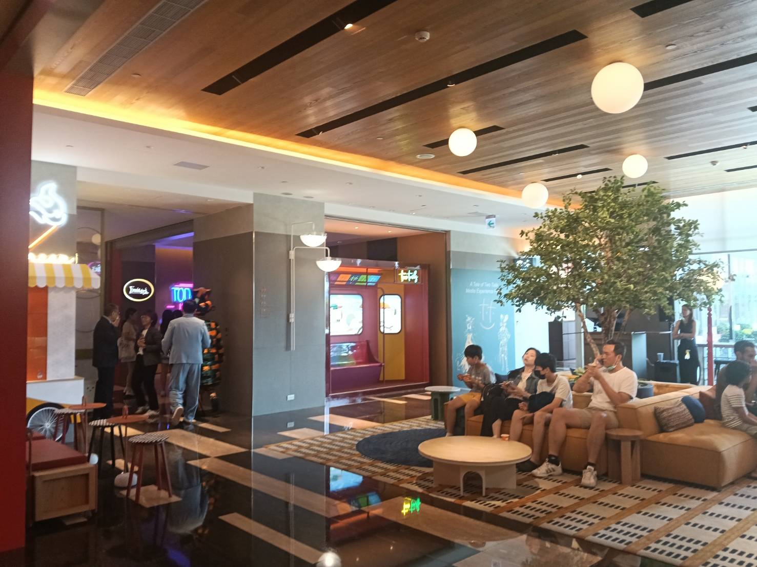 圖為Two Tails Hotels的非典型大廳空間。圖/Two Tails Hotel Luzhou 提供