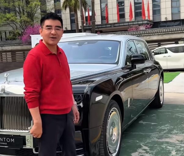   大陸企業家陳光標公開表示，將把一輛價值約1300萬元人民幣的限量版勞斯萊斯幻影贈送給張雪。圖/取自影片
