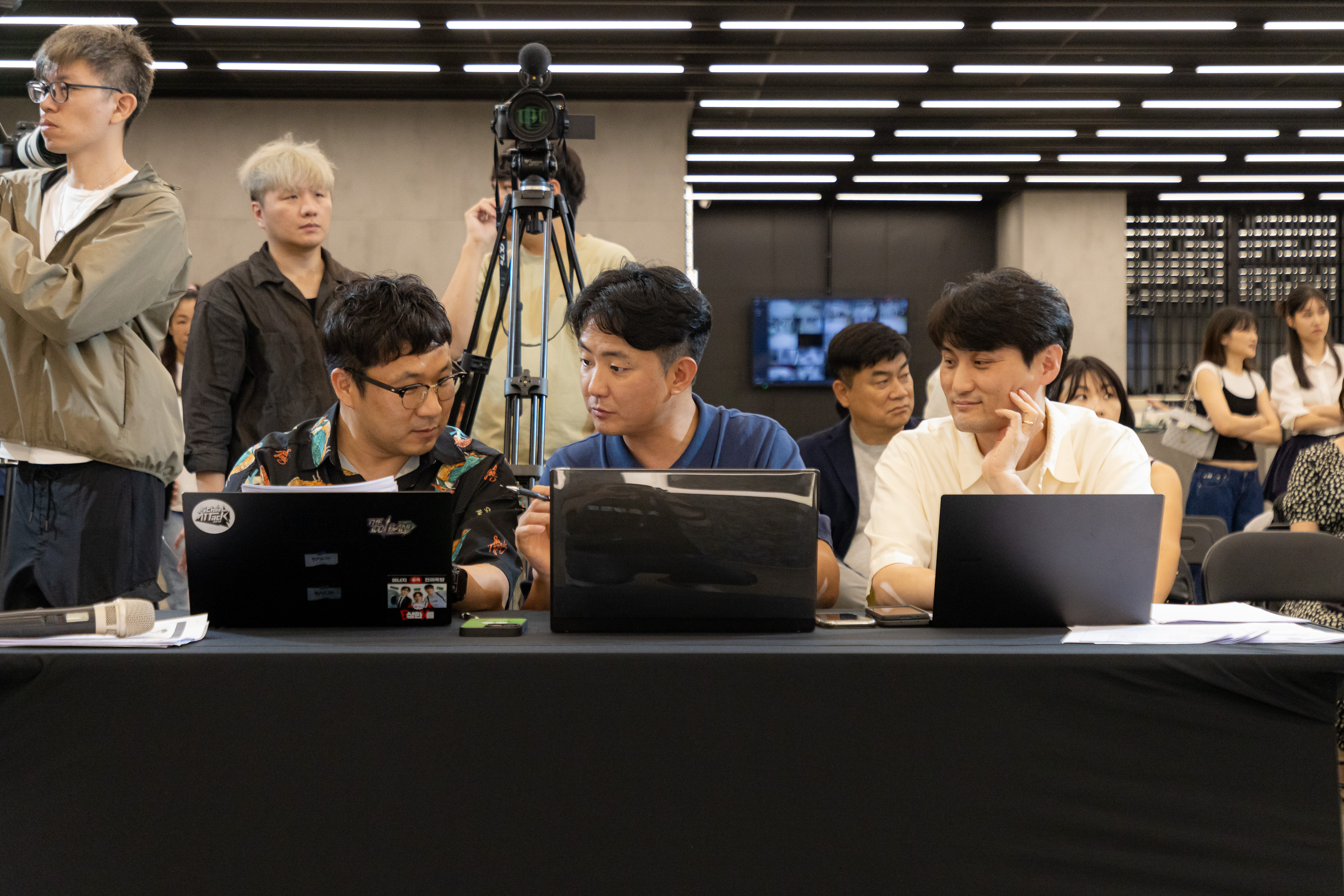 SBS Medianet為台韓首次合作選秀節目動員電視台CEO、節目CP+PD及選秀PD來台參與總驗收，左起：金七星 (SBSMedianet節目CP)、白正仁(SBSMedianet節目PD)、南基善(選秀PD)。圖/天空娛樂提供