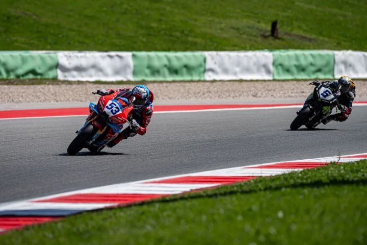 張雪機車在世界超級摩托車錦標賽（WSBK）葡萄牙站比賽中奪冠。圖/取自新華社