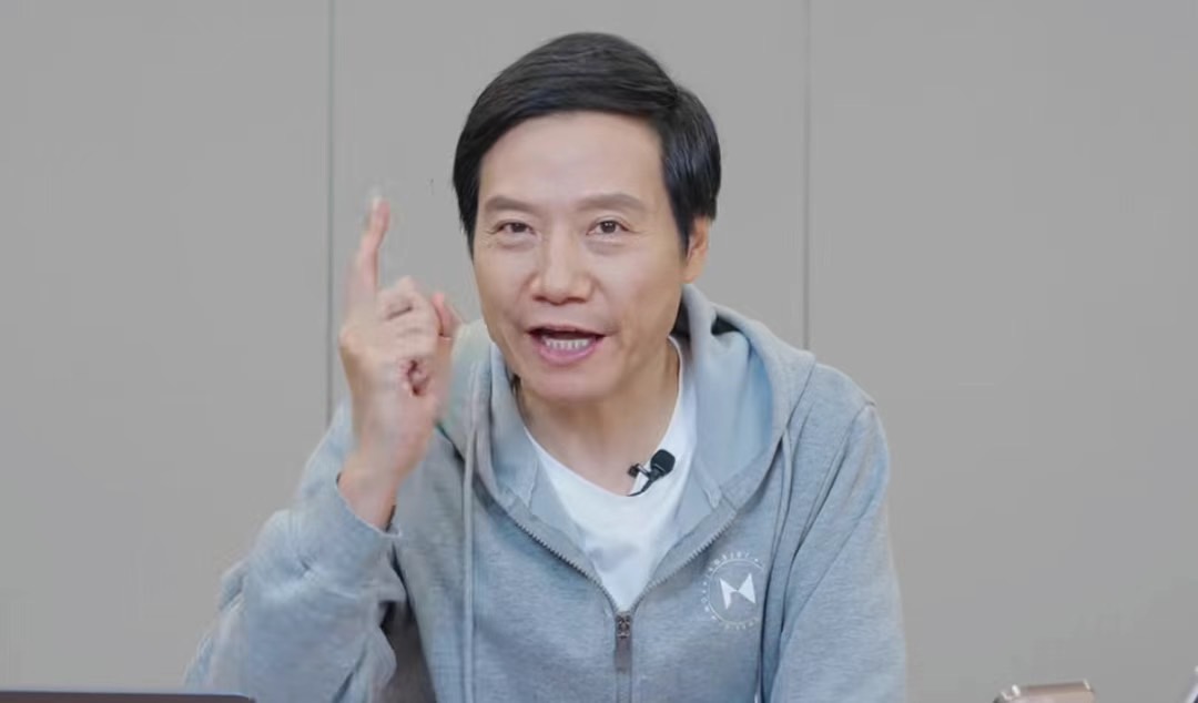 小米創始人雷軍親自挖角羅福莉。圖/取自雷軍視頻號