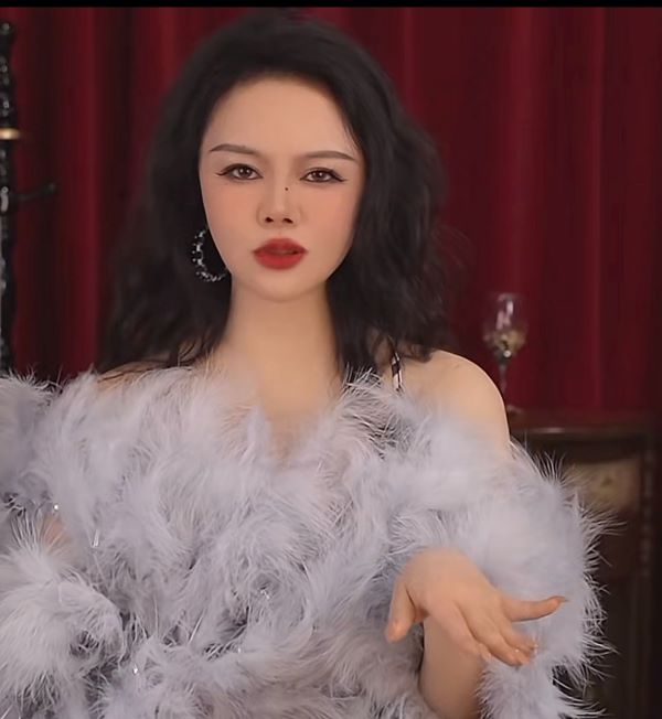   周媛相關付費課程收入已超過億元新台幣，學員可能達數萬人。圖/取自旻川辭微博