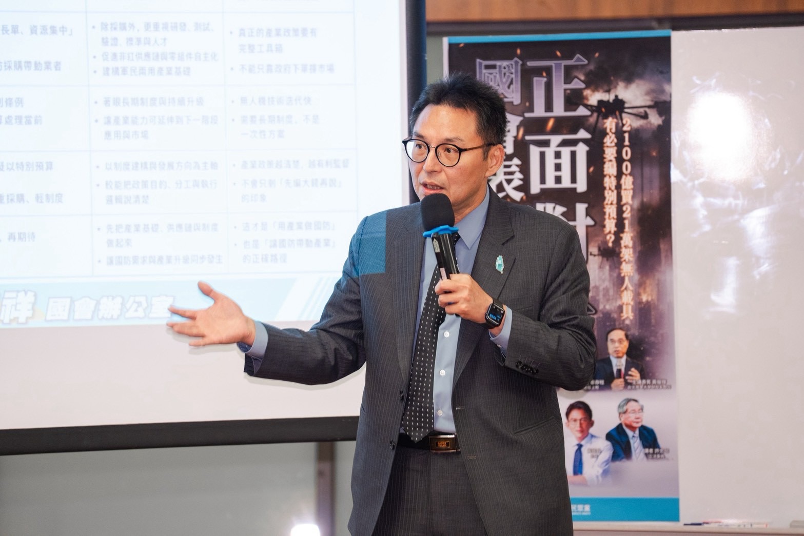立委洪毓祥22日批評，國防部「不編特別預算就無單可下」是胡說八道，台灣關鍵產業發展從不靠特別預算。圖/民眾黨提供