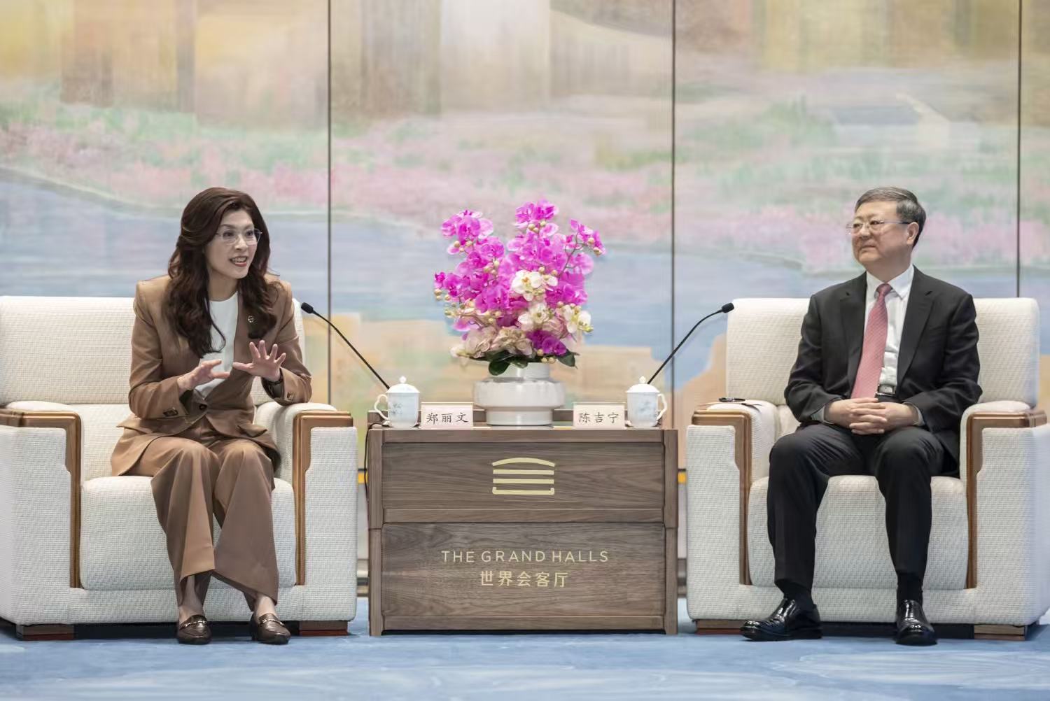 國民黨主席鄭麗文（左）4月8日會見上海市委書記陳吉寧。圖/國民黨文傳會提供