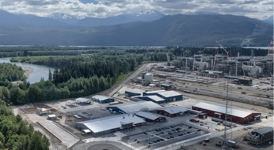 陸企投資的LNG Canada，正將加拿大天然氣源源不斷輸往中國。圖/取自LNG Canada