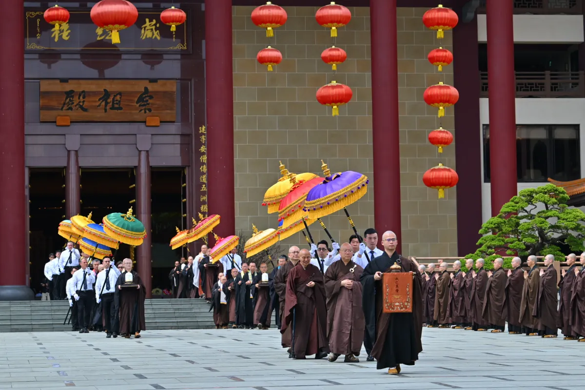  靈骨分燈，正是將大師弘法精神化為一盞盞法燈，傳向世界各地。圖/佛光山提供