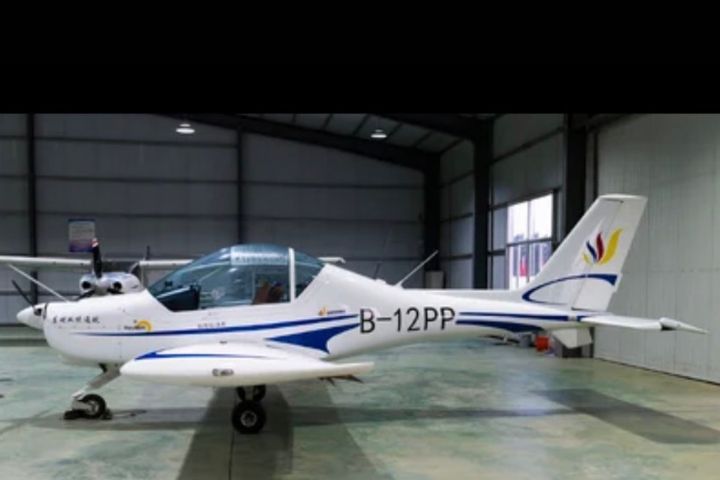 涉事飛機疑似為東時雙悅（北京）通用航空一架註冊編號B-12PP的小型飛機。圖/取自@serne_le_grismein