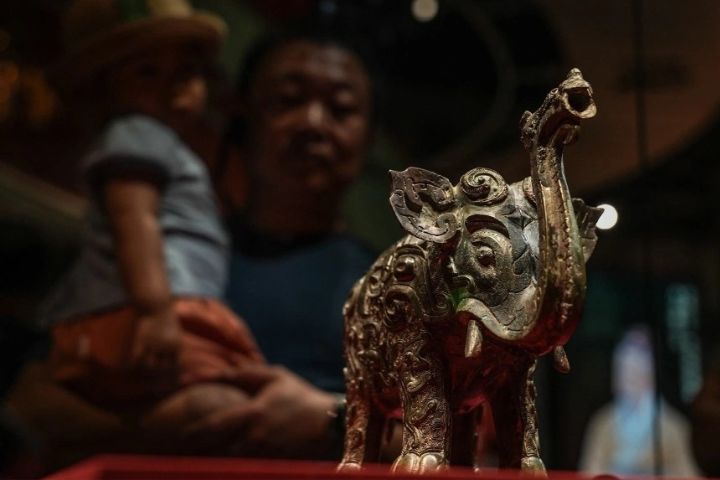 象尊所模擬的是一頭成年雄性亞洲象，也證明商代大象的分布範圍曾達湖南地區。圖/取自《北京日報》