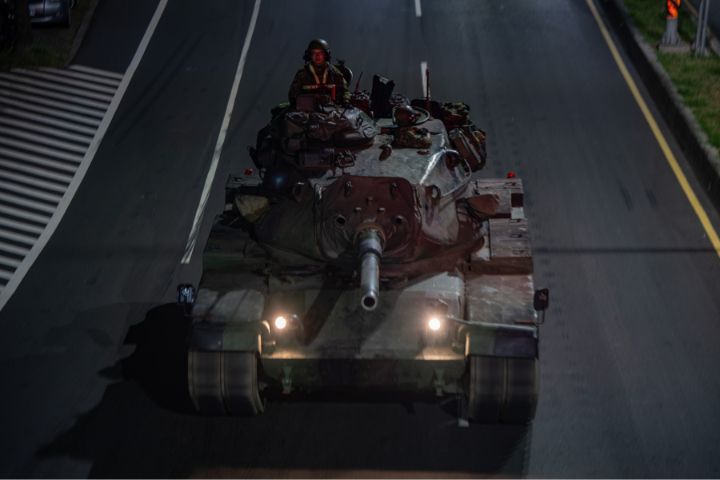 M60A3戰車快速前往重要目標實施防護演練。圖/軍聞社提供