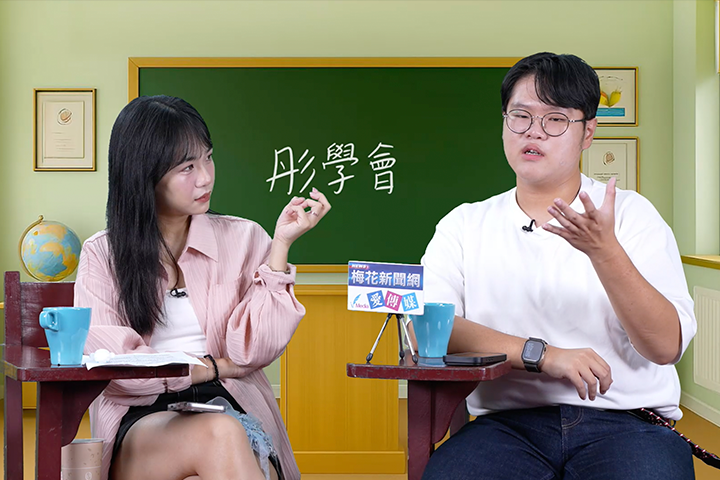 由《梅花新聞網》製作、民眾黨發言人張彤(左)主持的節目《彤學會》,3日特別邀請民眾黨基隆市議員參選人林廷翰(右)擔任節目嘉賓。圖/記者羅依琳攝