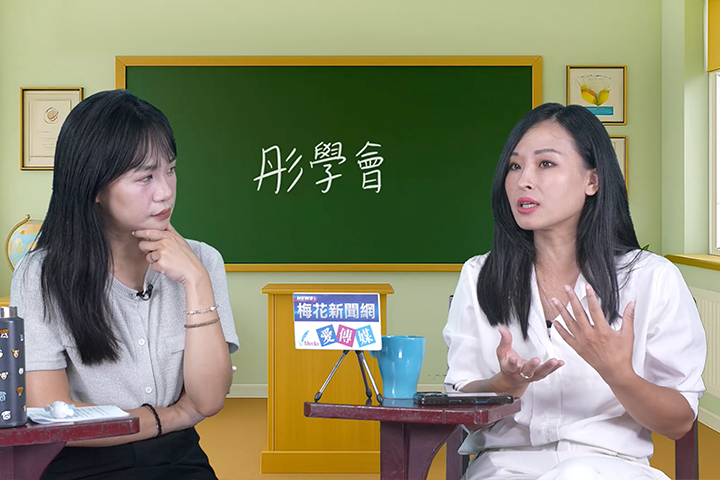 由《梅花新聞網》製作、民眾黨發言人張彤(左)主持的政論節目《彤學會》,21日特別邀請民眾黨新北市議員參選人陳語倢(右)擔任節目嘉賓。圖/記者羅依琳攝